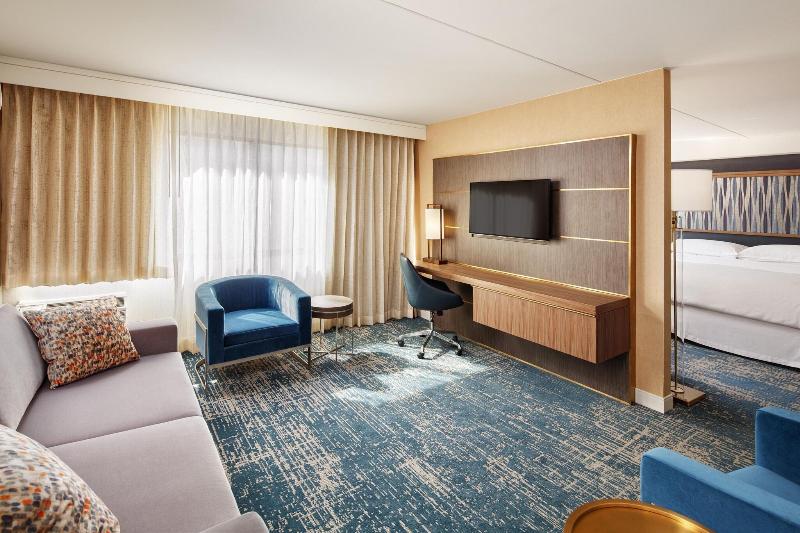 جناح سرير كينج, Dena, Pasadena Los Angeles, A Tribute Portfolio