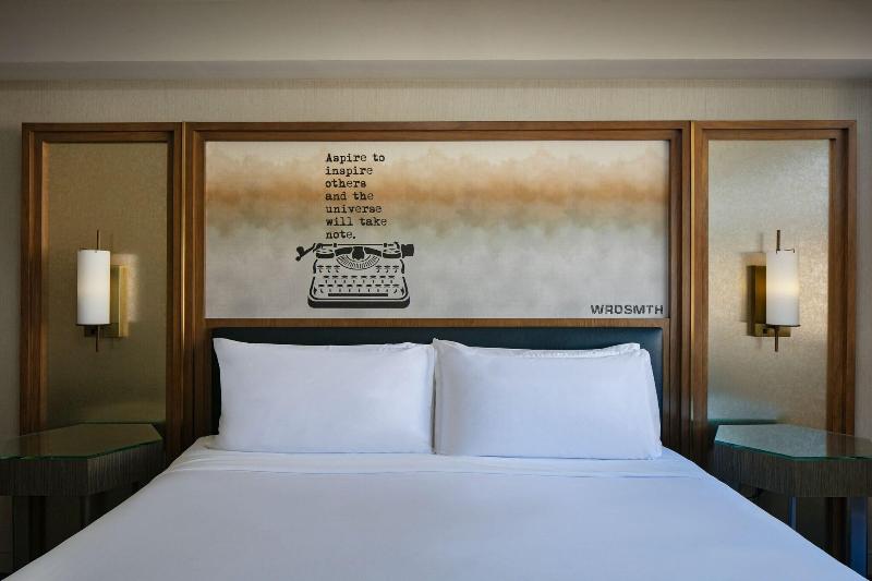 غرفة قياسية سرير ملكى, Dena, Pasadena Los Angeles, A Tribute Portfolio