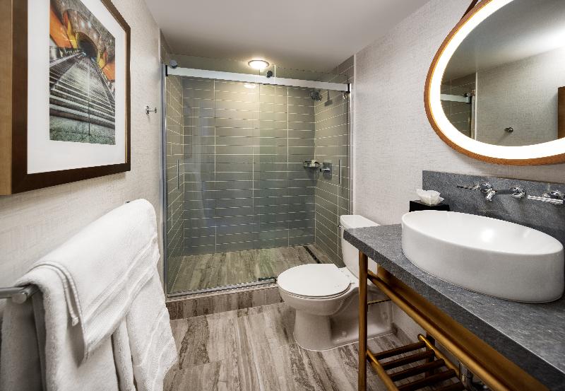 غرفة قياسية سرير ملكى, Dena, Pasadena Los Angeles, A Tribute Portfolio