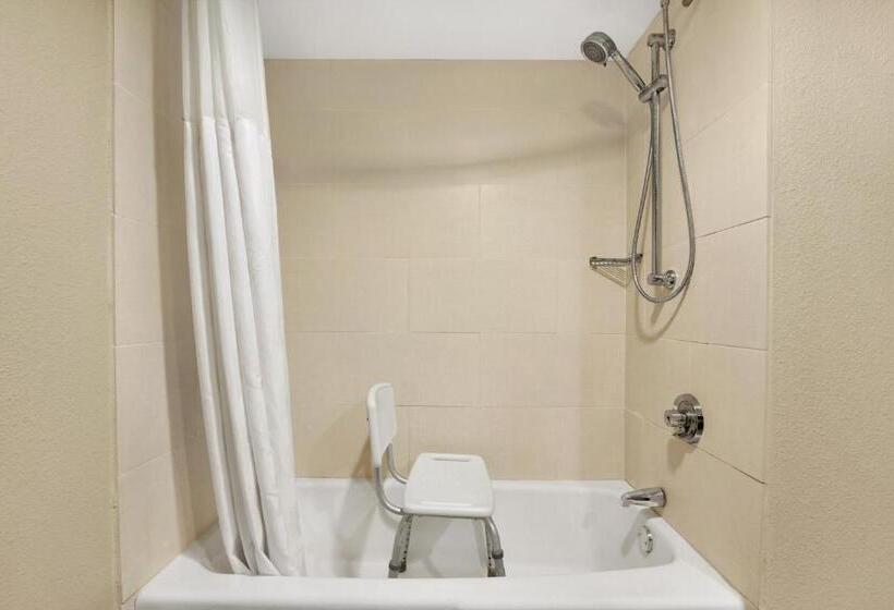 Standard Szoba King Size Bed, Spark By Hilton Richardson Dallas