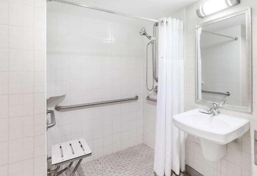 适合残疾人士使用的带超级大床的标准间, Courtyard By Marriott Pittsburgh University Center