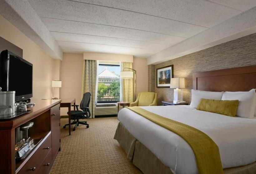 Люкс Deluxe Кровать Кинг, Courtyard By Marriott Pittsburgh University Center
