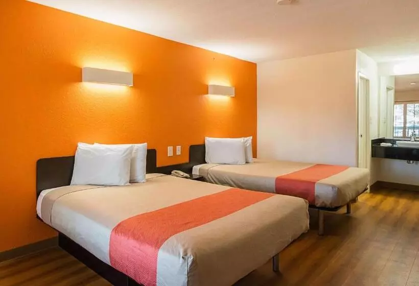 身障者適用スタンダードルーム, Motel 6savannah, Ga  Midtown