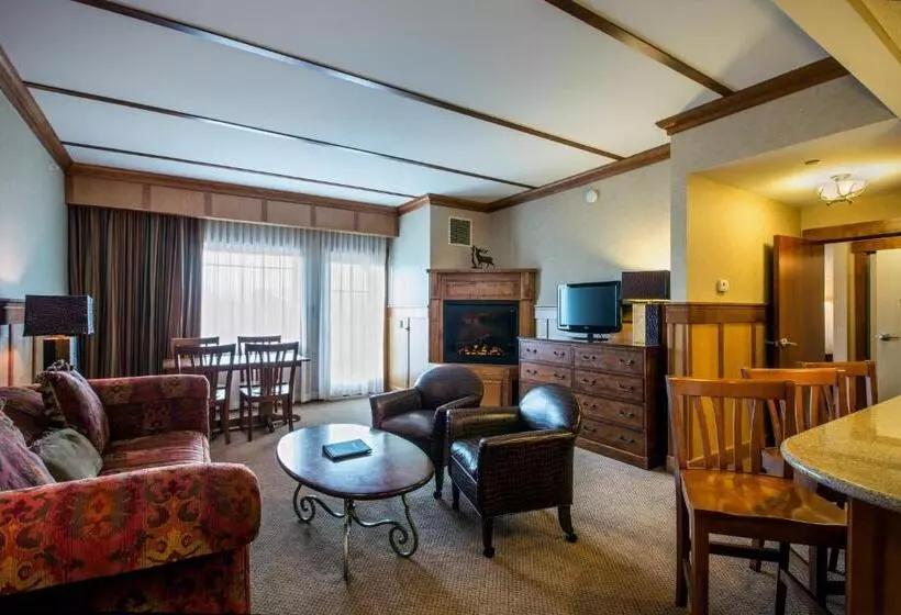 キングサイズベッドのデラックススイート, Crowne Plaza Lake Placid, An Ihg