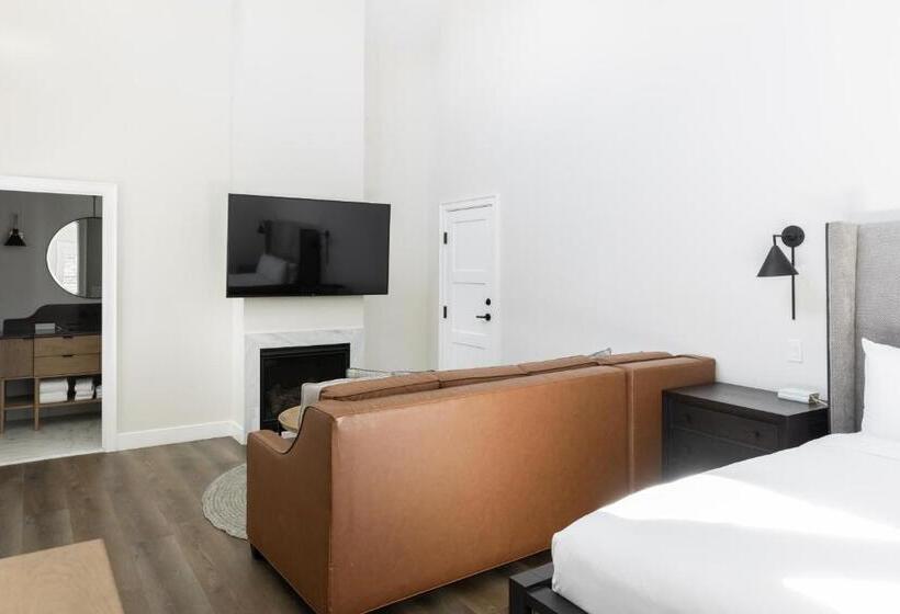 Полулюкс, Homestead Resort