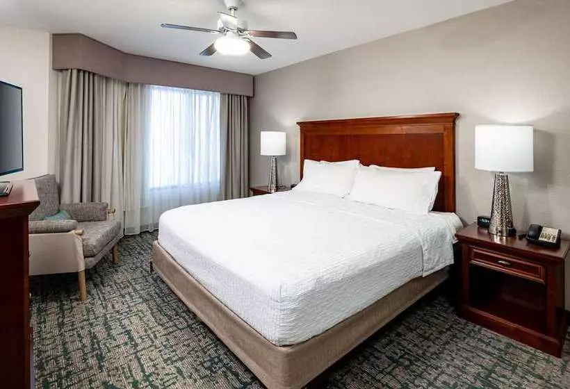 キングサイズベッドのスイートルーム, Doubletree By Hilton Chico