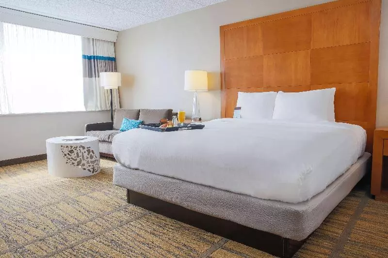 キングサイズベッドのスタンダードルーム, Doubletree By Hilton Rochester