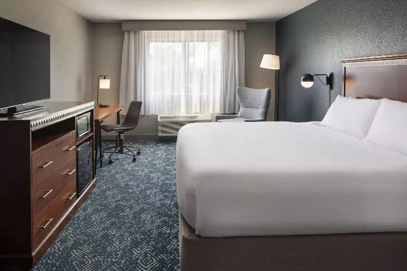 キングサイズベッドのスタンダードルーム, Four Points By Sheraton Tucson Airport