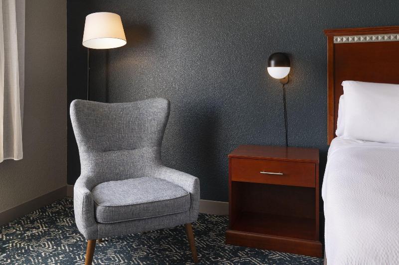 اتاق استاندارد با تخت بزرگ, Four Points By Sheraton Tucson Airport