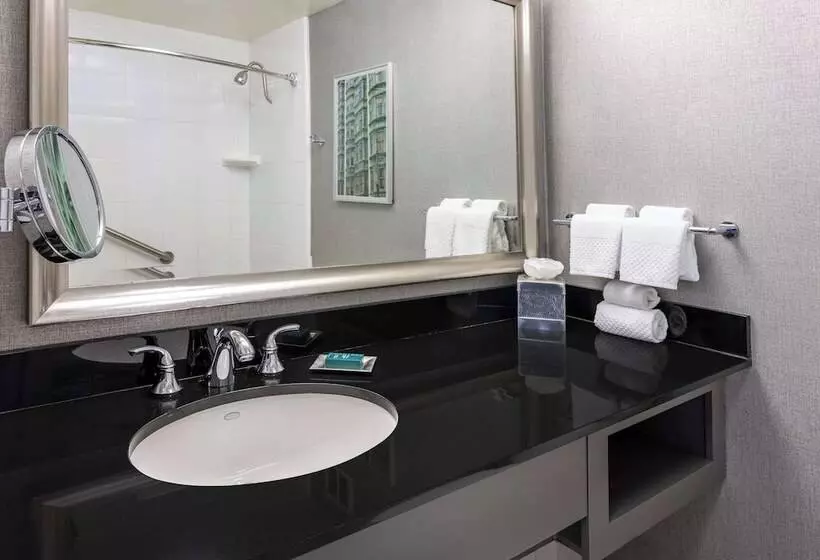 اتاق لوکس با چشم‌انداز, Hilton San Francisco Financial District