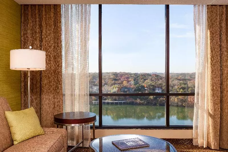اتاق استاندارد با تخت بزرگ, Holiday Inn Austin  Town Lake, An Ihg