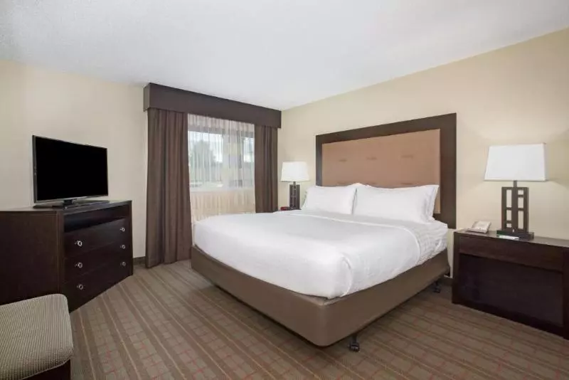 اتاق استاندارد با تخت بزرگ, Holiday Inn Riverton Convention Center, An Ihg