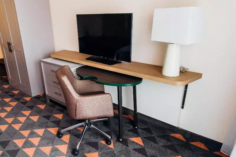 キングサイズベッドのスタンダードルーム, Holiday Inn & Suites Phoenix Mesa Chandler, An Ihg