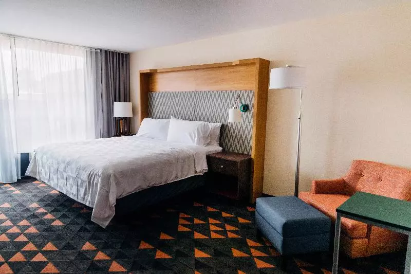 キングサイズベッドのスタンダードルーム, Holiday Inn & Suites Phoenix Mesa Chandler, An Ihg