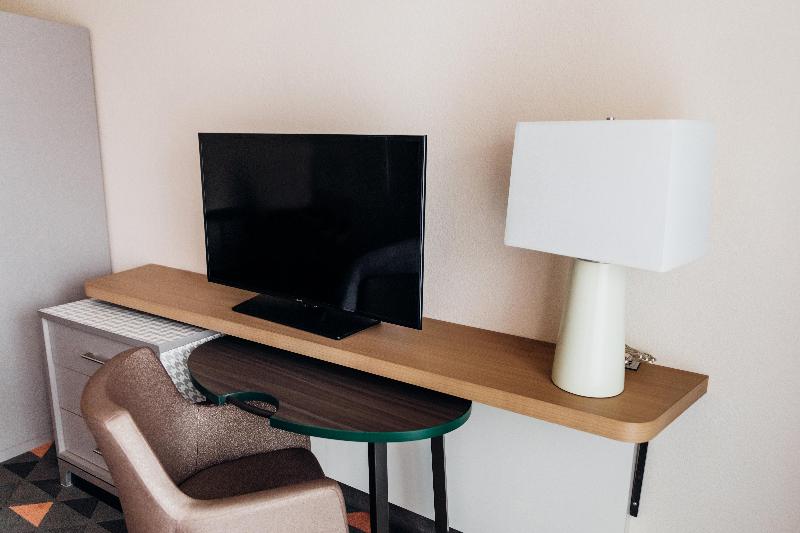 اتاق استاندارد با تخت بزرگ, Holiday Inn & Suites Phoenix Mesa Chandler, An Ihg