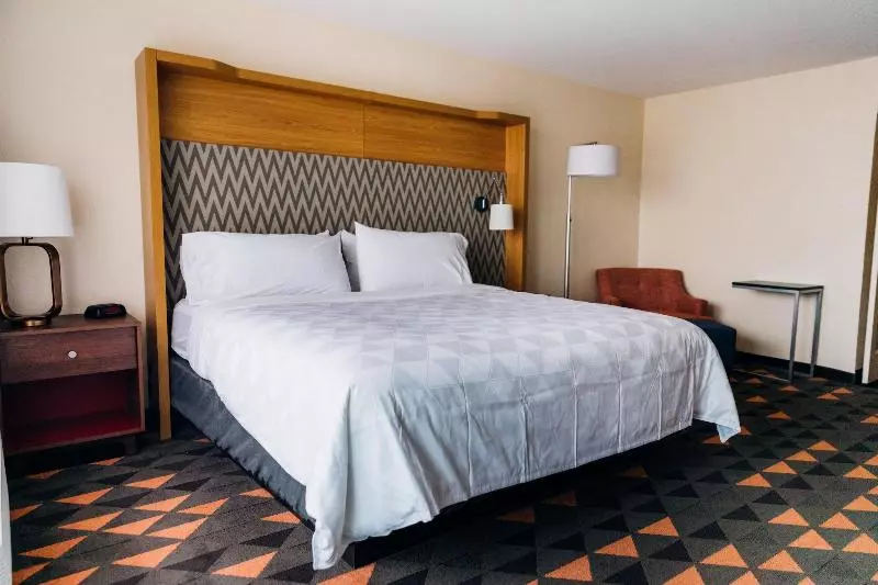身障者適用キングサイズベッドルーム, Holiday Inn & Suites Phoenix Mesa Chandler, An Ihg