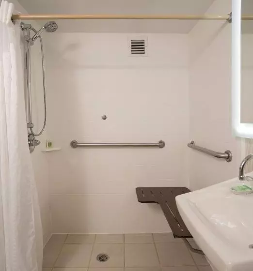 Standard Room King Bed Adapted for people with reduced mobility