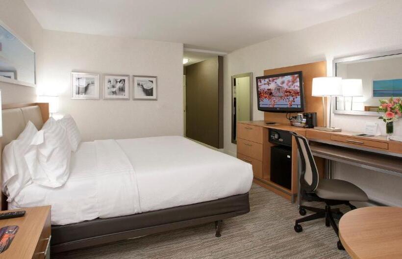 اتاق استاندارد با تخت بزرگ برای معلولان, Holiday Inn Washington Central/white House, An Ihg