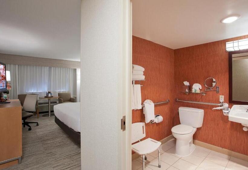 Номер Стандарт Кровать Кинг Адаптированный для Инвалидов, Holiday Inn Washington Central/white House, An Ihg
