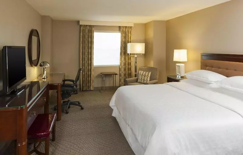 اتاق استاندارد با تخت بزرگ, Howard Johnson By Wyndham Fullerton/anaheim Conference Cntr