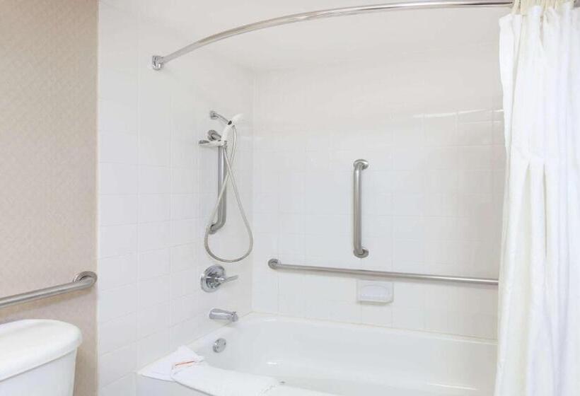 带2个双人床的标准工作室, Howard Johnson By Wyndham Fullerton/anaheim Conference Cntr