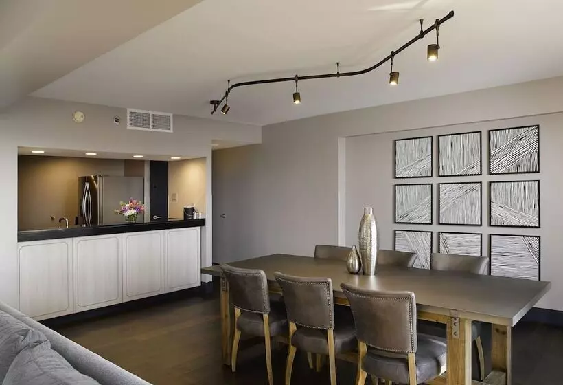 スイート, Hyatt Regency Louisville
