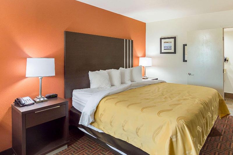 스탠다드 룸 킹사이즈 침대, Quality Inn