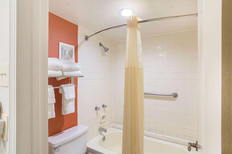 Номер Стандарт, Quality Inn