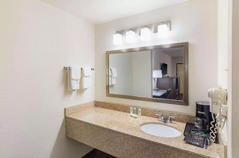 اتاق استاندارد, Quality Inn