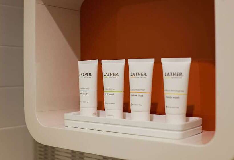 스탠다드 룸 킹사이즈 침대, The Garland