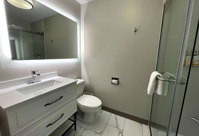 חדר סטנדרט שתי מיטות זוגיות, The Hub Middletown Red Bank  Best Western Signature Collection