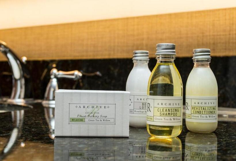 带大床的标准间, University Plaza