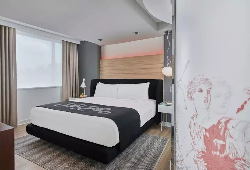 سوئیت با تخت بزرگ, Zena Washington Dc