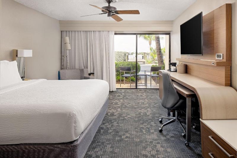带大床的标准间, Courtyard By Marriott Key West Waterfront