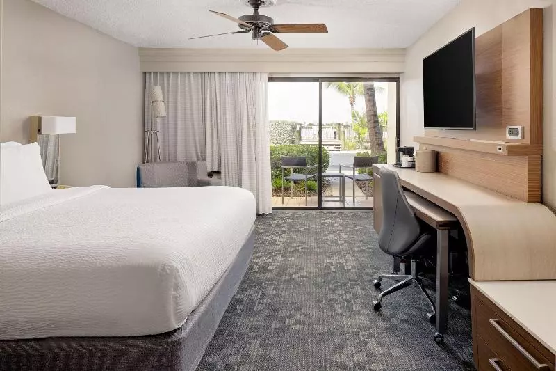 اتاق استاندارد با تخت بزرگ, Courtyard By Marriott Key West Waterfront