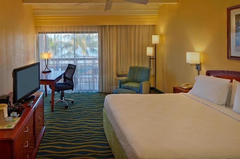 带大床的标准间, Courtyard By Marriott Key West Waterfront