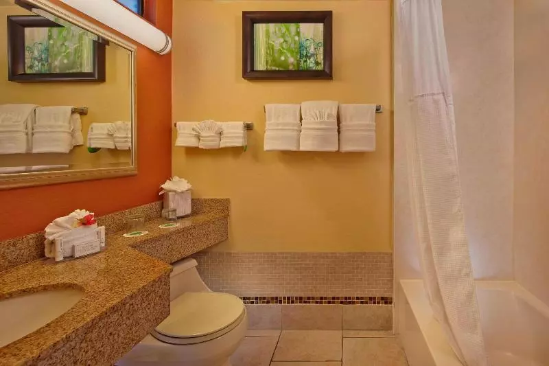 クイーンサイズベッドのスイートルーム, Courtyard By Marriott Key West Waterfront