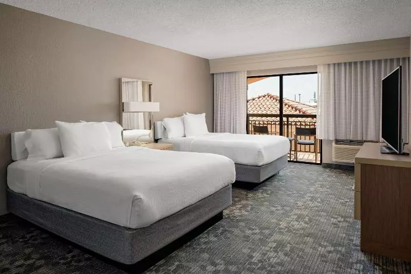 クイーンサイズベッドのスイートルーム, Courtyard By Marriott Key West Waterfront