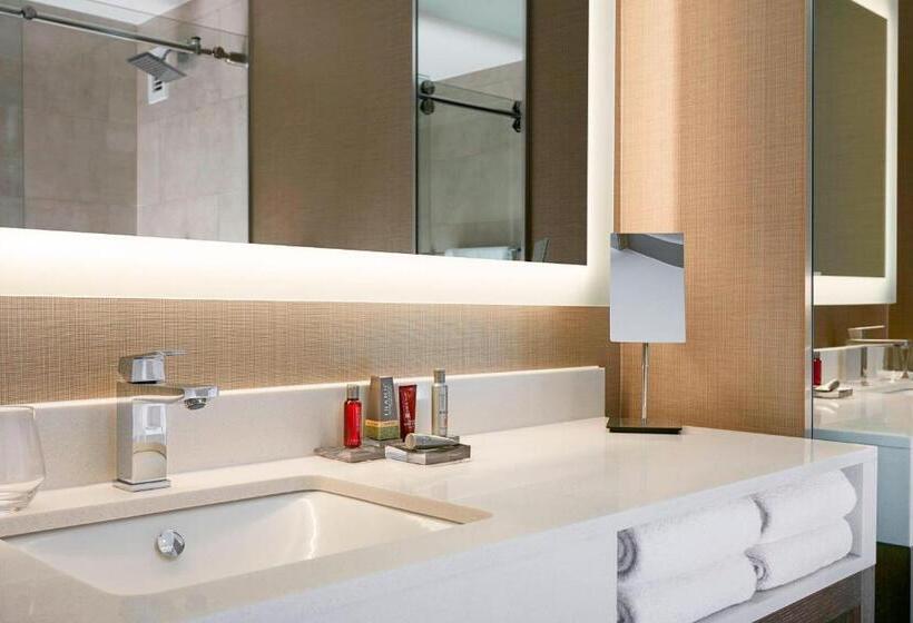 غرفة قياسية سرير كينج, Charlotte Marriott City Center