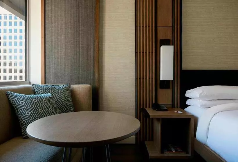 اتاق استاندارد با تخت بزرگ, Charlotte Marriott City Center