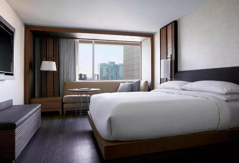 اتاق استاندارد با تخت بزرگ, Charlotte Marriott City Center