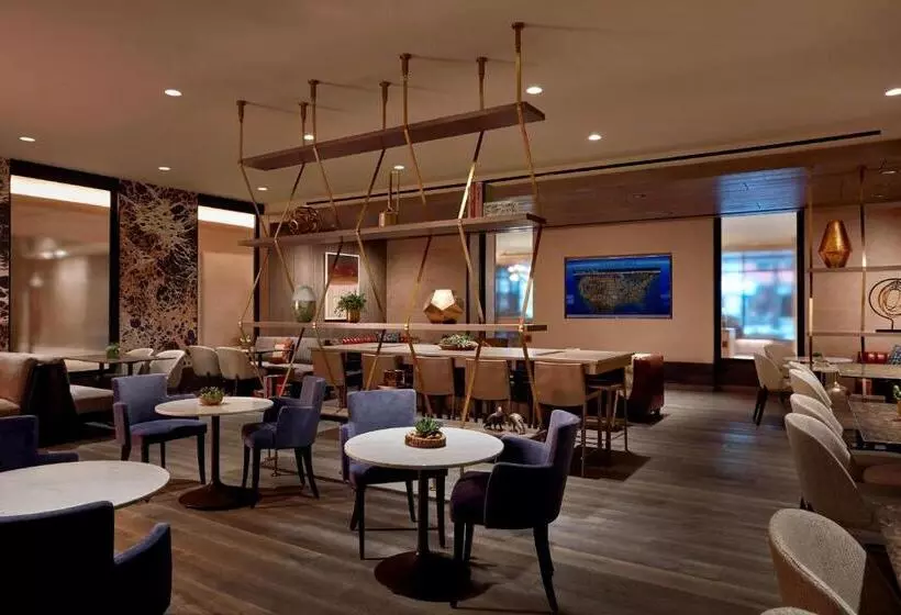 اتاق لوکس با تخت بزرگ, Charlotte Marriott City Center