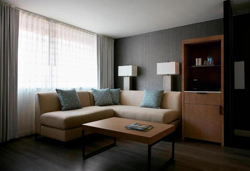 غرفة إدارية سرير كينج, Charlotte Marriott City Center