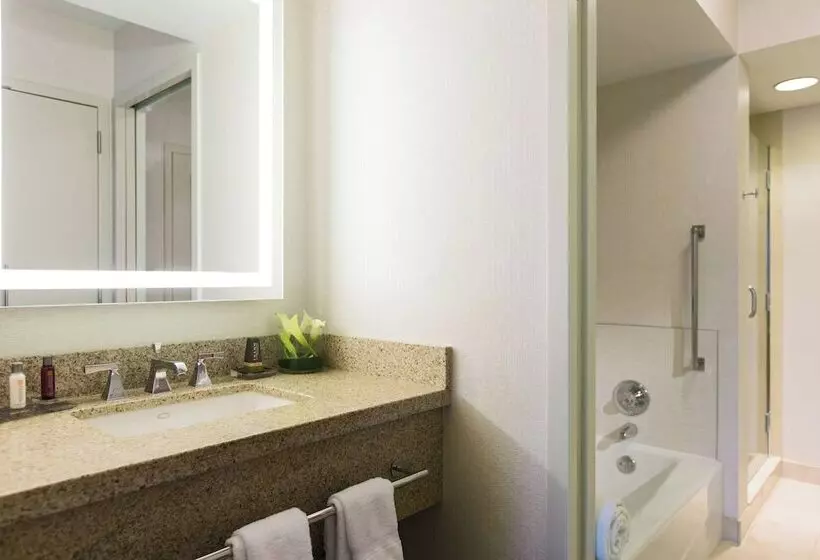 سوییت, Chicago Marriott Suites O'hare
