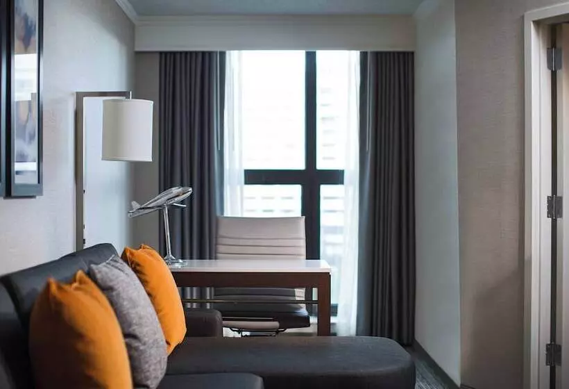 سوییت, Chicago Marriott Suites O'hare