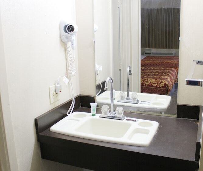 غرفه قياسيه سريرين مزدوجين, Huntington Inn