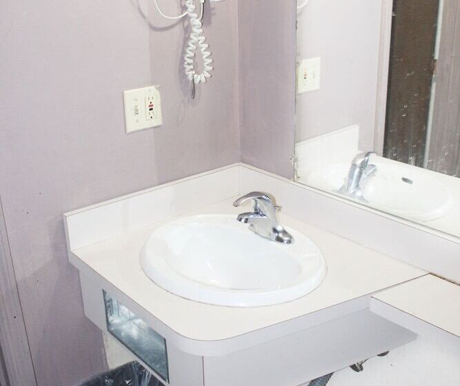 غرفه قياسيه سريرين مزدوجين, Huntington Inn