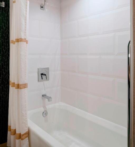 חדר סטנדרט עם מיטת קינג, Kansas City Airport Marriott