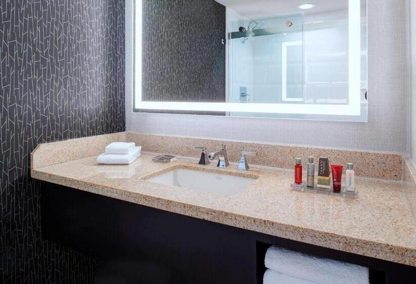 חדר סטנדרט עם מיטת קינג, Kansas City Airport Marriott