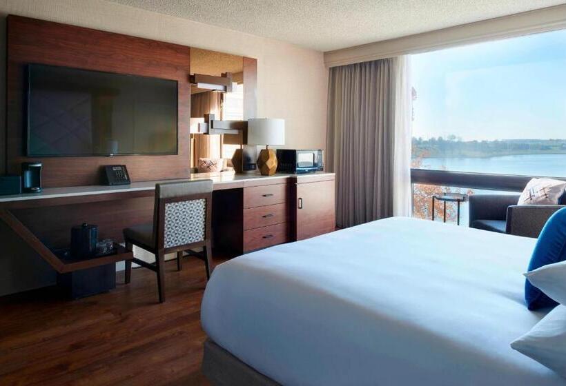 غرفة قياسية سرير ملكى لذوى الإحتياجات الخاصة, Kansas City Airport Marriott